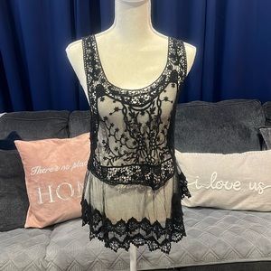Roommates lace top